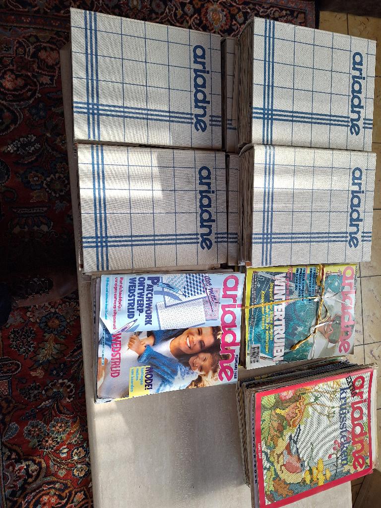 Tijdschriften Ariadne volledige jaargangen, Ophalen, Zo goed als nieuw, Handborduren