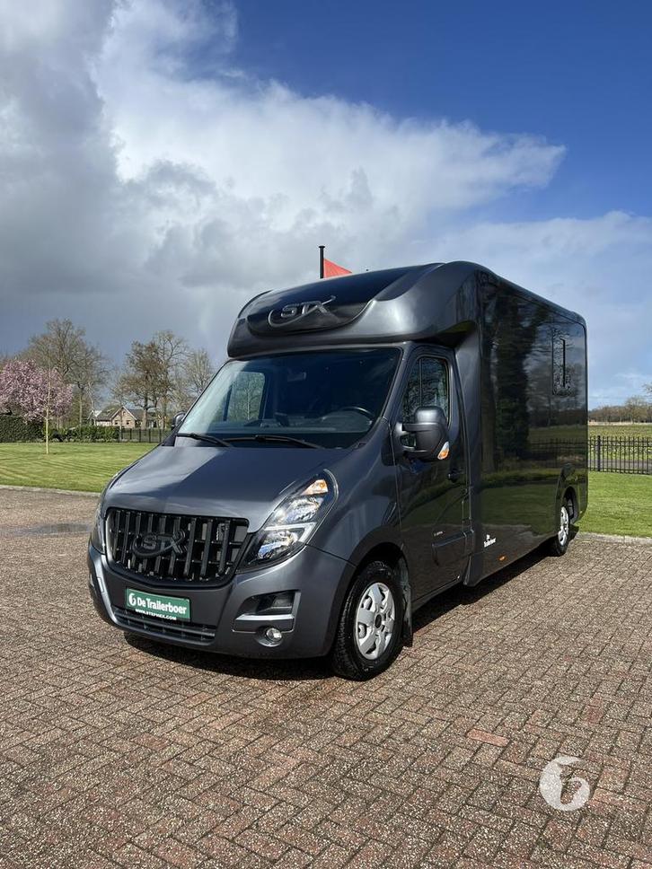Uniek! STX paardencamionette 2022 - 29.000KM!, Animaux & Accessoires, Chevaux & Poneys | Semi-remorques & Remorques, Comme neuf