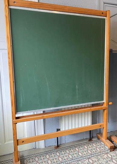 1 Grand tableau d’école sur pied, magnétique, double face, Enlèvement, Mobile, Utilisé