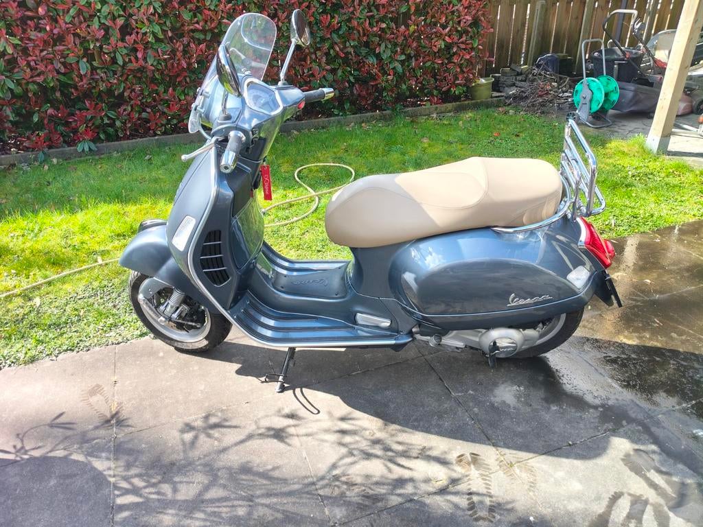 Vespa 250 ie GTS met maar 6720 km, Fietsen en Brommers, Snorfietsen en Snorscooters, Ophalen, Vespa