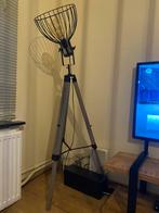 Staande lamp in industriële stijl., Huis en Inrichting, Lampen | Vloerlampen, Ophalen, Zo goed als nieuw