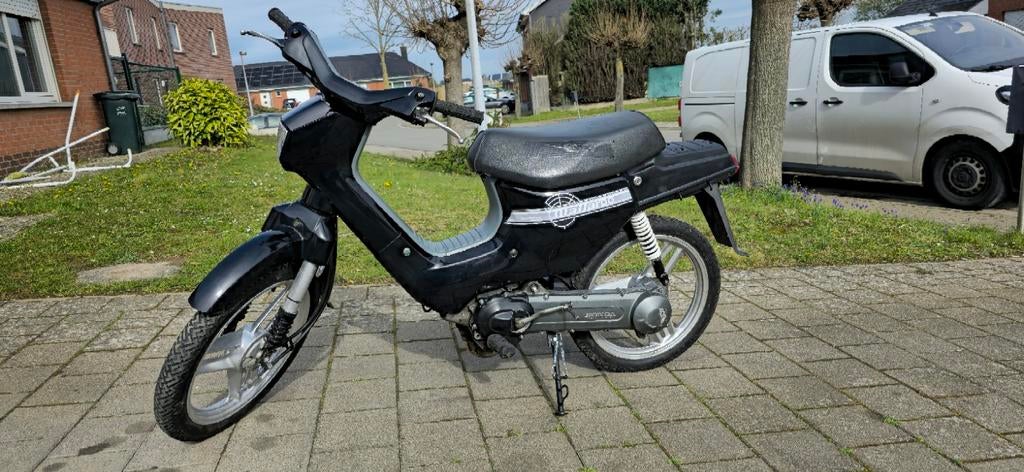 Honda Wallaroo Classe A avec moteur 70cc  €900 prix fixe, Vélos & Vélomoteurs, Pièces de cyclomoteur | Oldtimers & Ancêtres, Pot d'échappement