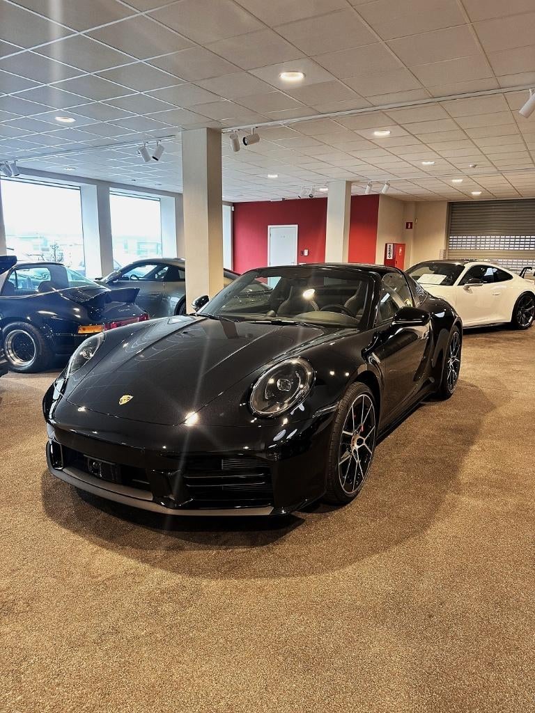 Porsche 992.2 911 Targa 4S/NIEUW/ACC/18Weg/Achteras/Lift/360, Auto's, Porsche, Automaat, 4 zetels, 1770 kg, Cabriolet
