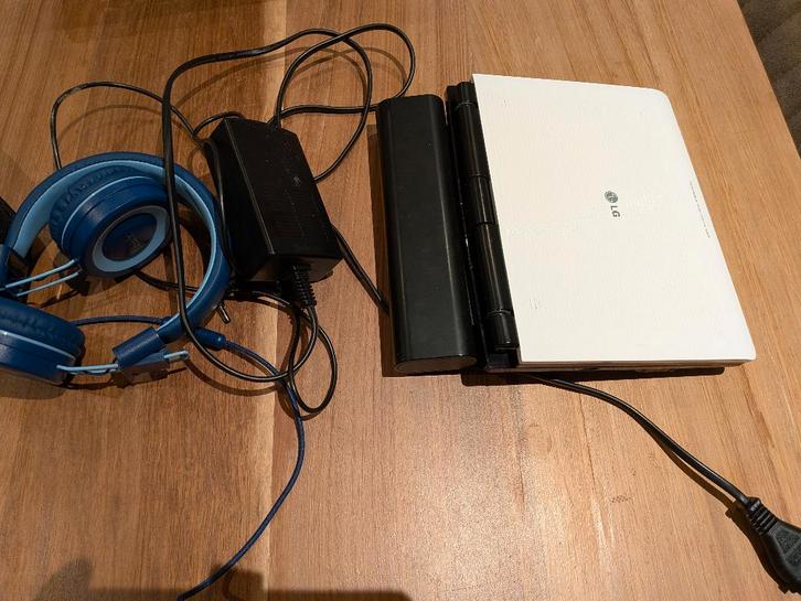 Draagbare dvd-speler met 70tal dvd's Nederlandstalig, Audio, Tv en Foto, DVD spelers, Dvd-speler, Ophalen