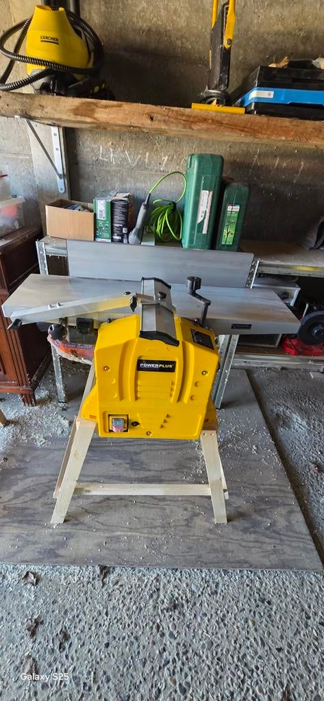 Vlak en vandikte bank  met onderstel in goede staat, Ophalen