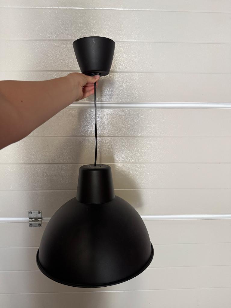 Zwarte hanglamp, Enlèvement, Comme neuf, Métal, 50 à 75 cm