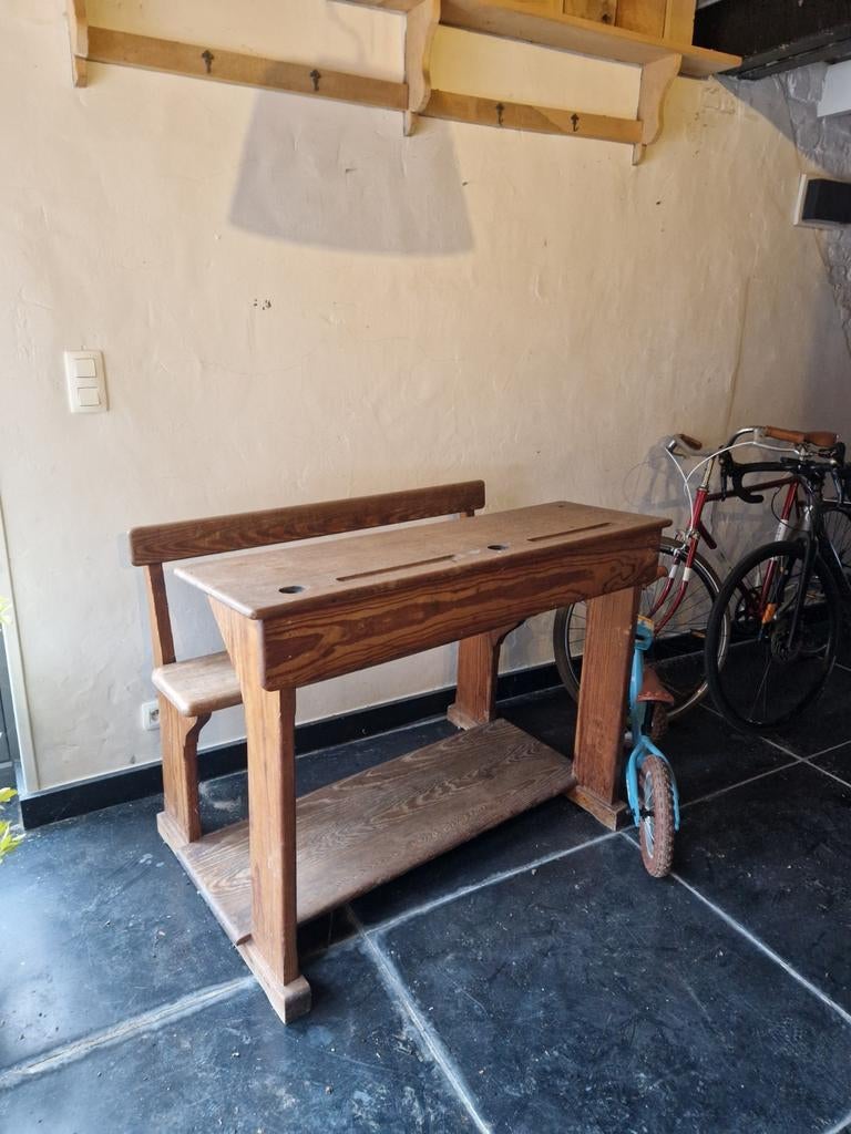 Oude schoolbank, Enlèvement