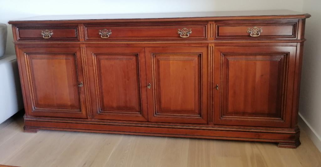 Dressoir in kerselaar, Ophalen, Met deur(en)