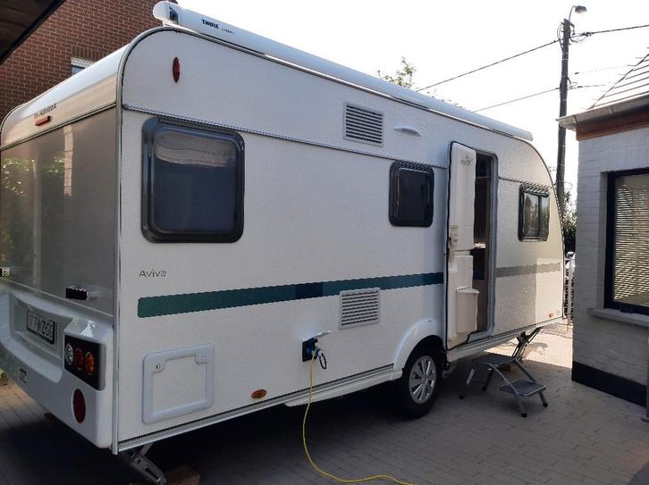 Adria Aviva 522 PT met airco, mover, Thule, voortent,..., Caravanes & Camping, Caravanes, Particulier, jusqu'à 6, 1000 - 1250 kg