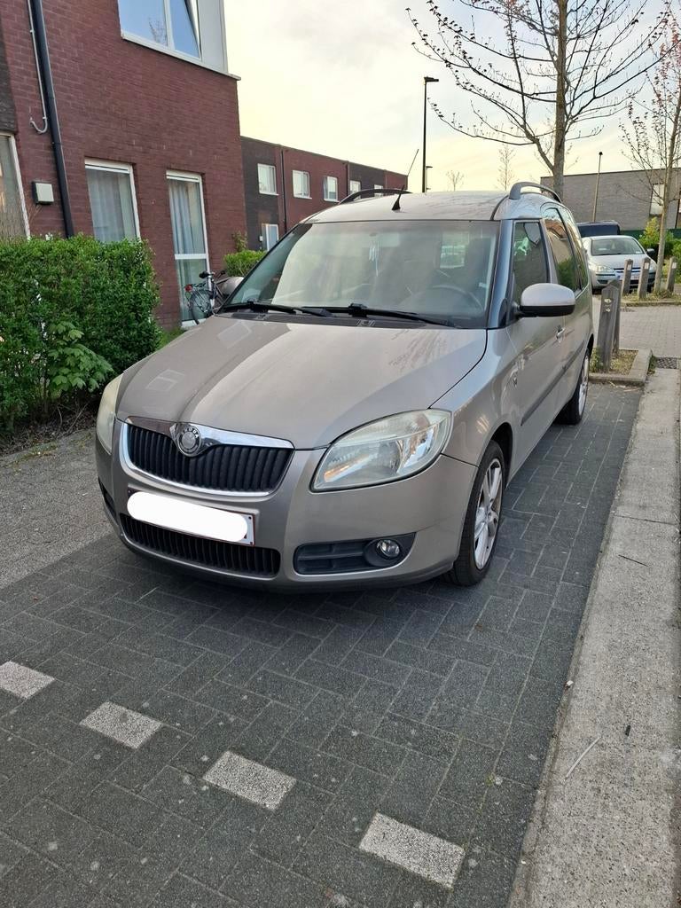 Skoda Roomster Automatic 1.6 essence Climatisation année 200, Autos, Achat, Roomster, 5 portes, 5 places