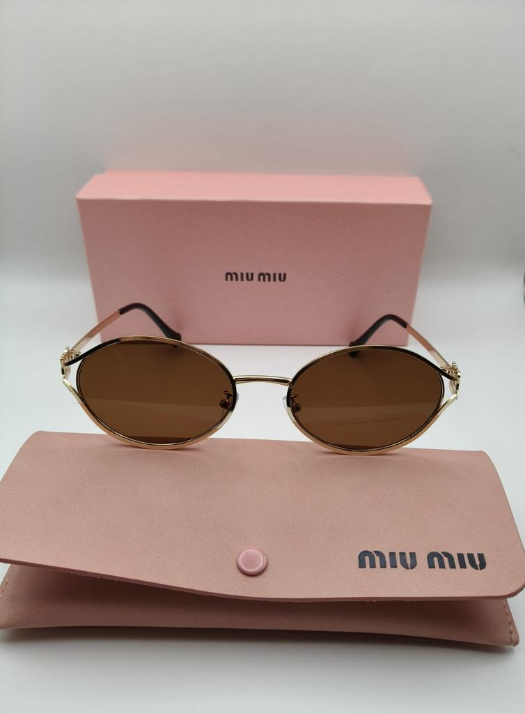 Miu Miu zonnebril met dushbag en verpakking, Ophalen of Verzenden, Zo goed als nieuw, Zonnebril