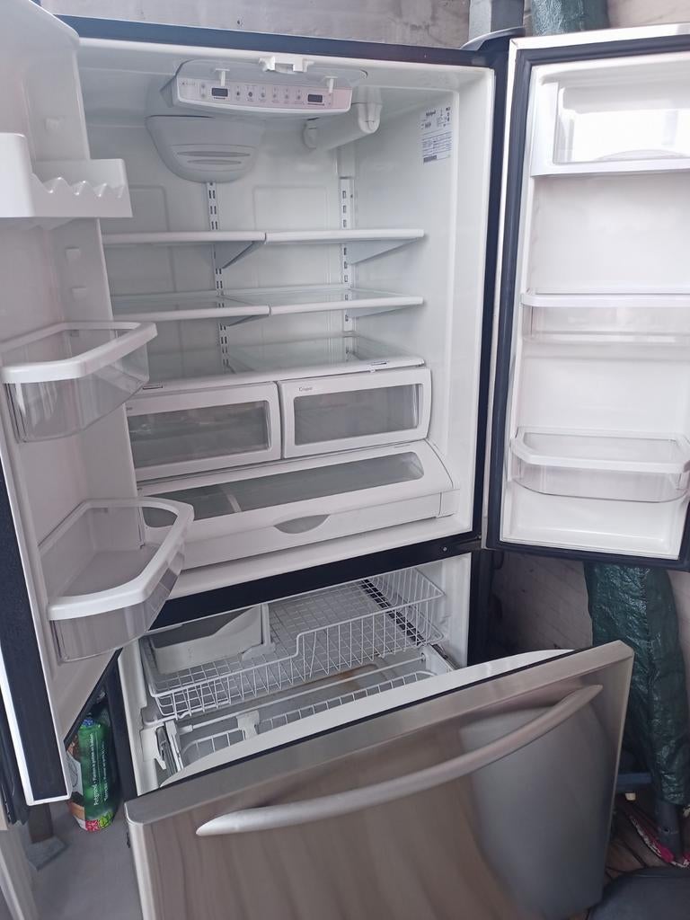 Amerikaanse koelkast met diepvriesschuif en koudwater dispen, Ophalen