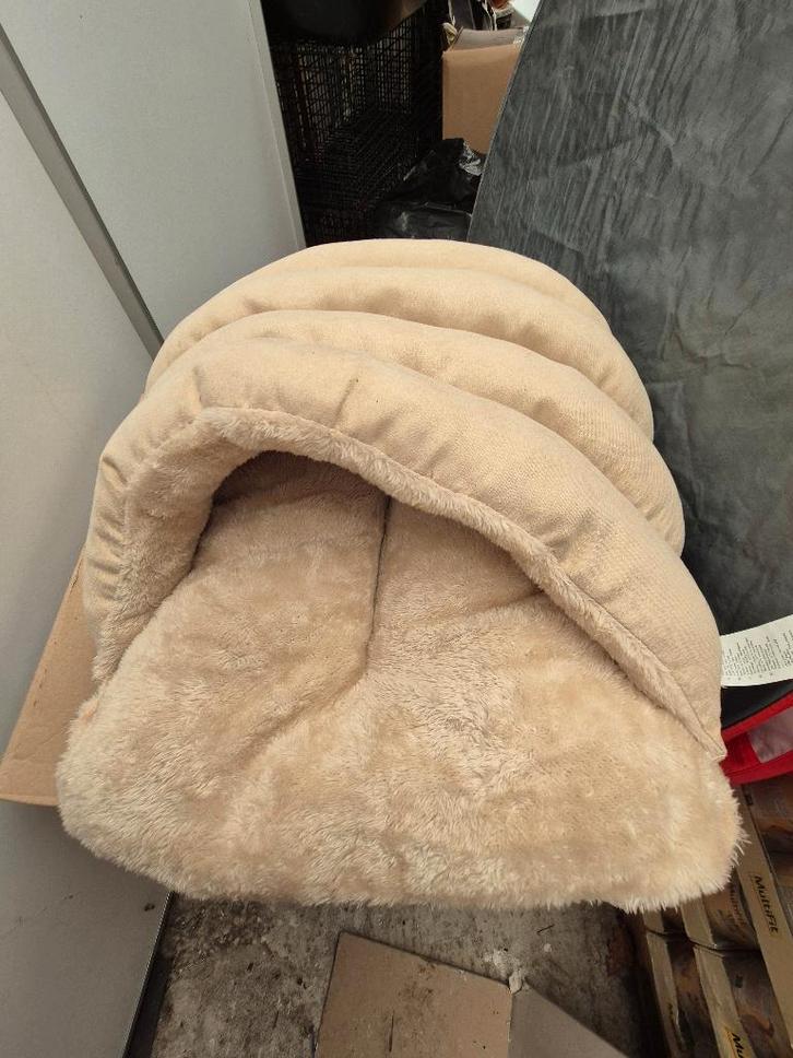 Knus kattenmandje Geel Brussel Putte, Animaux & Accessoires, Paniers pour chats, Neuf, Peluche, Enlèvement ou Envoi