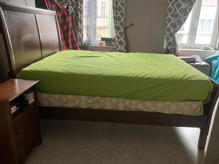 Lit 1,60+ Sommier Matelas + 2 tiroirs chevets en bon Etat, Maison & Meubles, Chambre à coucher | Matelas & Sommiers, Utilisé, Sommier