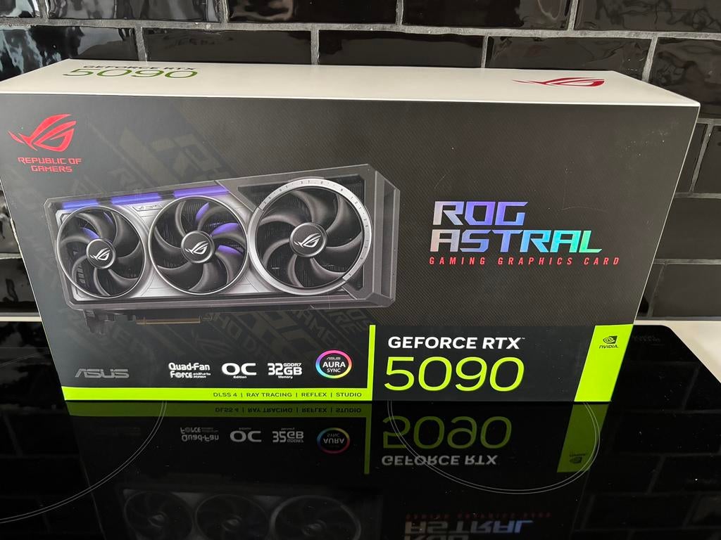Asus Rtx 5090 astral oc edition, Computers en Software, Videokaarten, Ophalen, Zo goed als nieuw