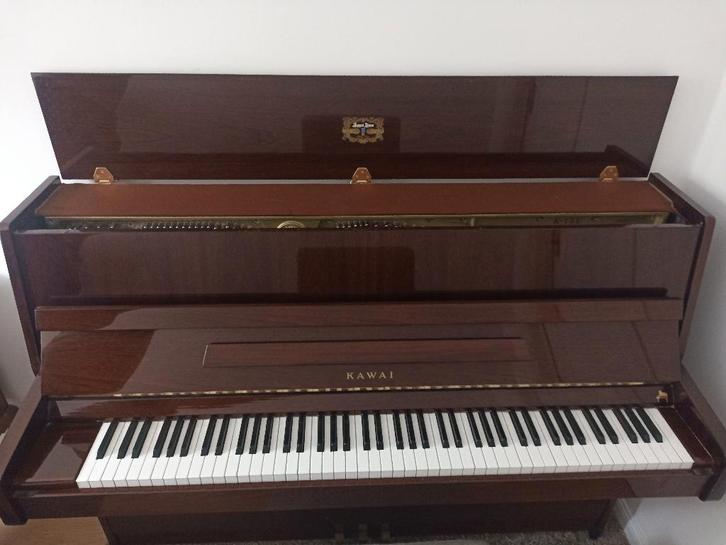 Piano KAWAI K-15 E, Musique & Instruments, Pianos, Comme neuf, Piano, Brun, Brillant, Enlèvement