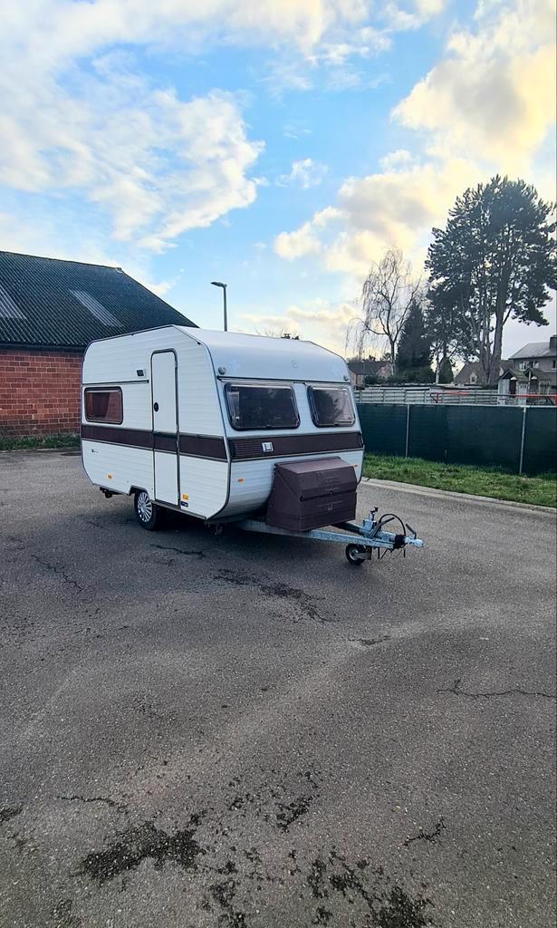 Avento caravan met badkamer mtm 750kg, Caravanes & Camping, Caravanes, Particulier, jusqu'à 3, 500 - 750 kg, Siège standard, Avento