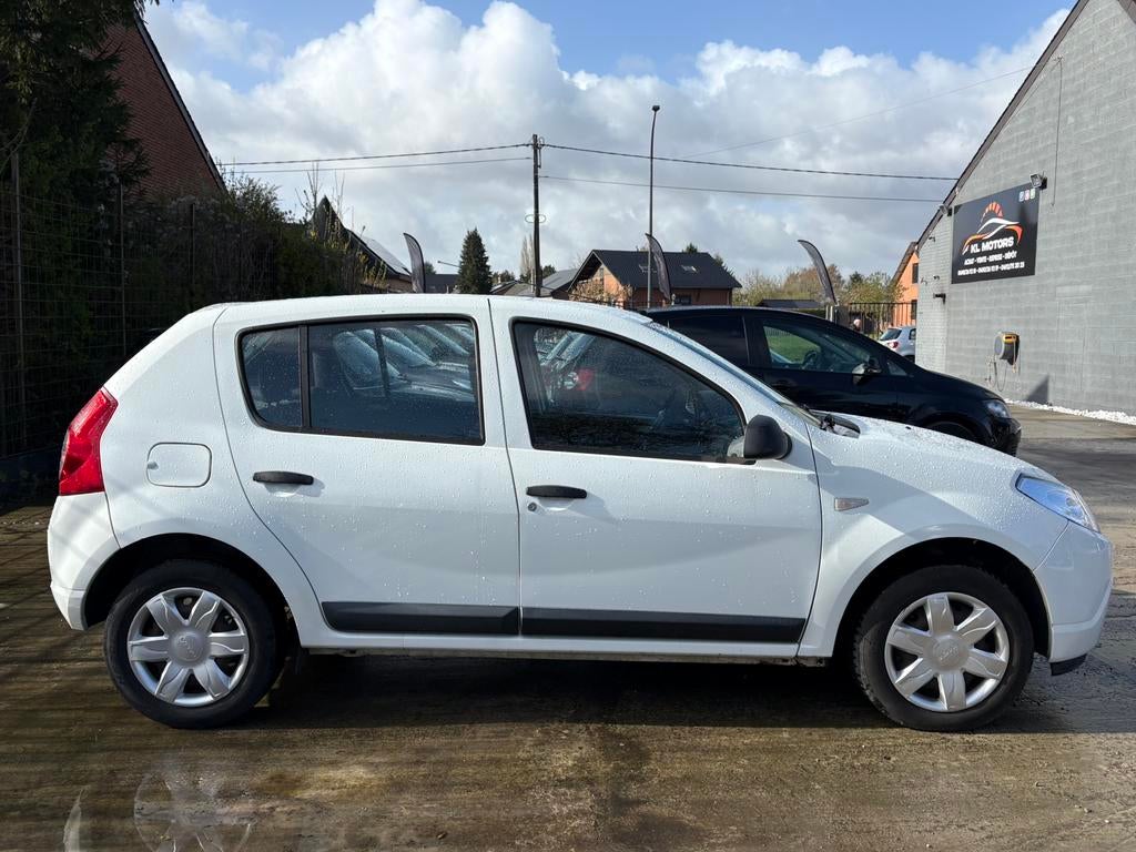 DACIA SANDERO 1.2i ESSENCE 122 000KM CARPASS 2012 EURO 5, Auto's, Voorwielaandrijving, Euro 5, Stof, Zwart