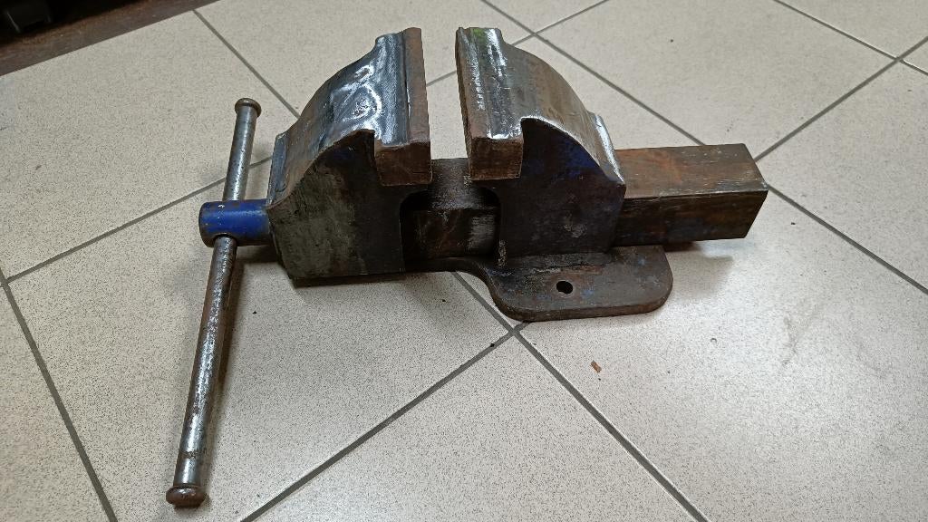 Zware en lichtere bankschroef va 35 euro, Bricolage & Construction, Établis, Utilisé, Étau, Enlèvement