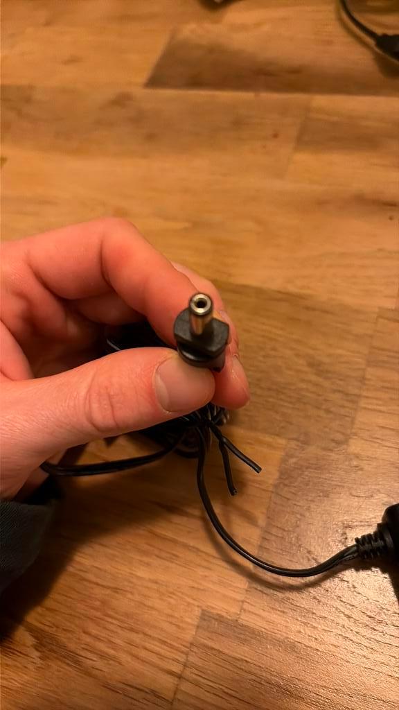 Originele Medion Lader MD17580, TV, Hi-fi & Vidéo, Câbles audio & Câbles de télévision, Comme neuf, Enlèvement ou Envoi