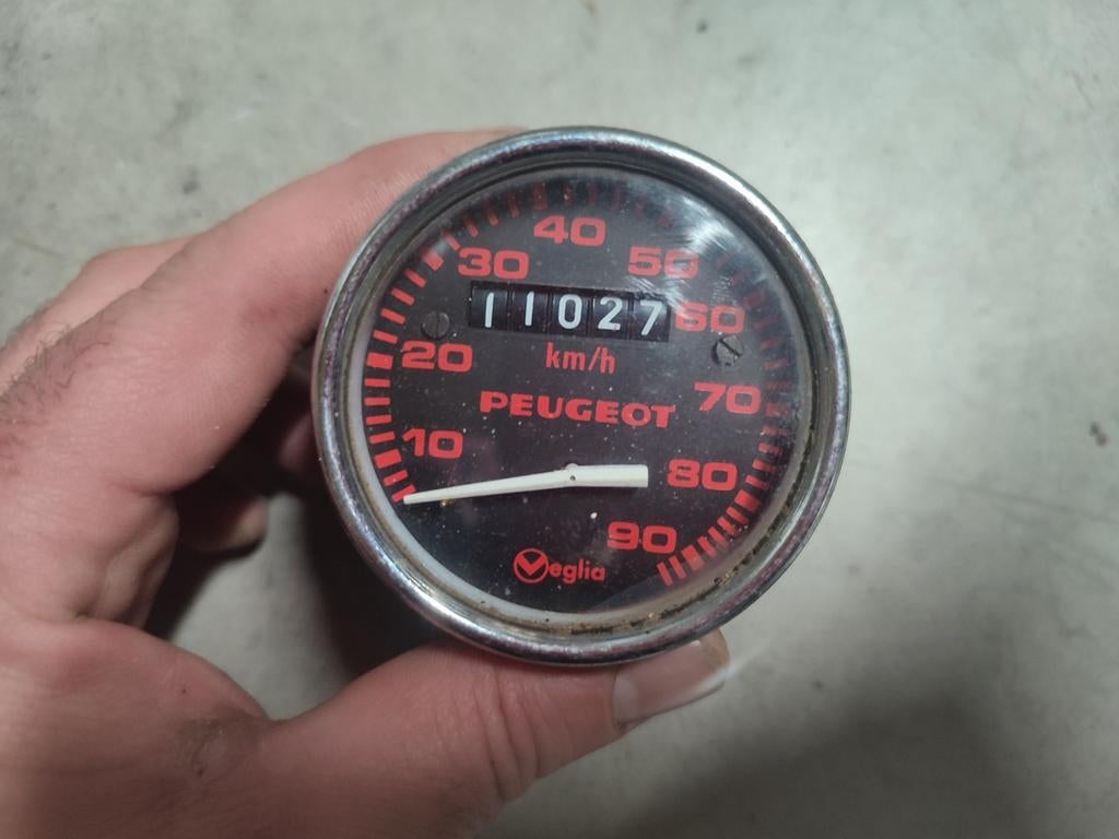 Compteur Peugeot 103 Veglia, Hobby & Loisirs créatifs, Détecteurs de métaux, Enlèvement ou Envoi