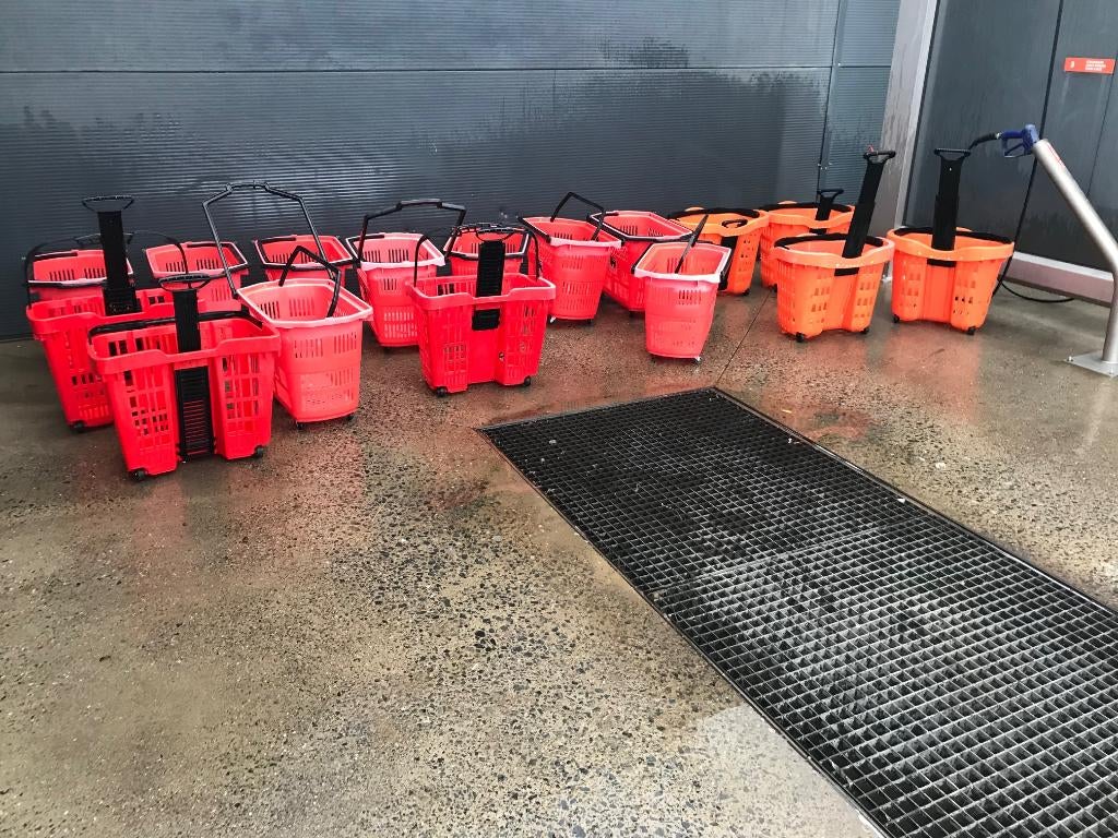 16 Panier a ROULETTE  pour magasin a Bxl, Enlèvement