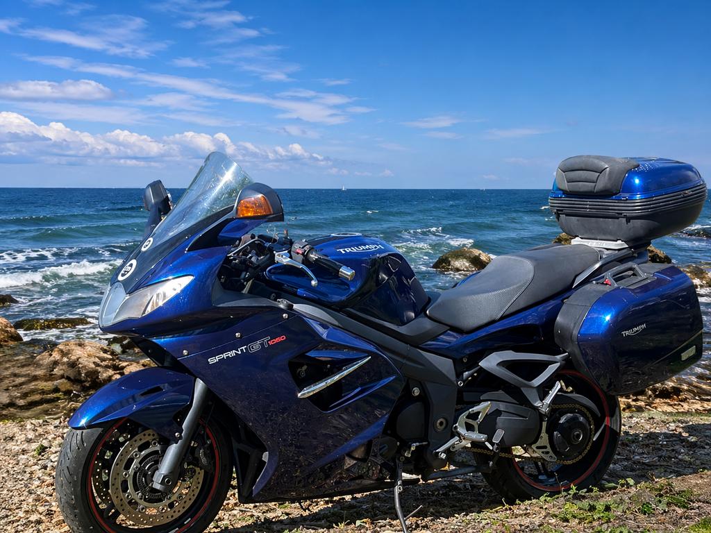 Triumph GT-1050 Sprint 2010 par un mécanicien de moto GP., Motos, Tourisme, Occasion, Particulier, 3 cylindres
