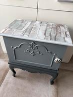 Ancienne table de chevet customisée (50/31/49 cm), Maison & Meubles, Enlèvement, Comme neuf