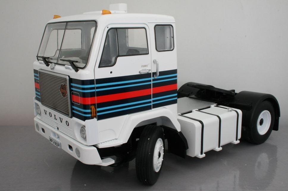 Road Kings 1/18 Volvo F88 (Racing Team Martini), Enlèvement ou Envoi, Neuf, Autres types, Autres marques