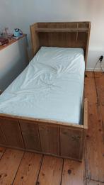 Lit simple, bois d'échafaudage, Enlèvement