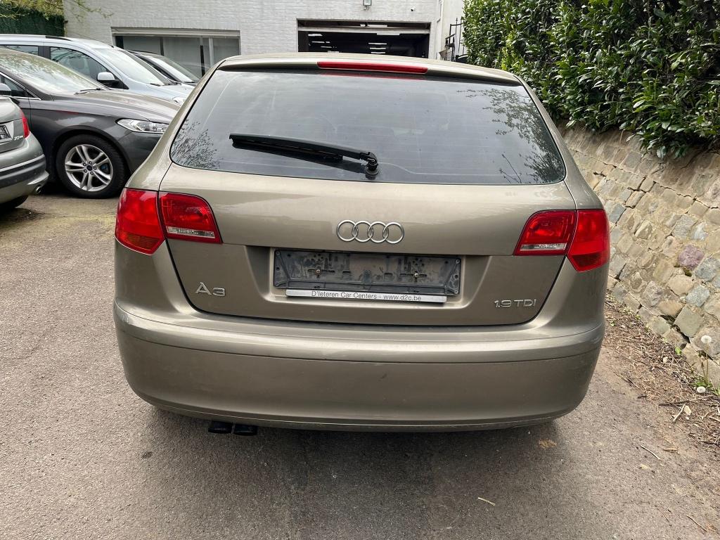 Audi A3 A3 Sportback 1.9 TDi Attraction DPF, Entreprise, Boîte manuelle, Beige, 5 portes
