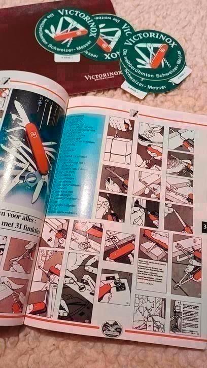Victorinox promotiemateriaal 1993 – stickers + boekje, Hobby & Loisirs créatifs, Autocollants & Images, Comme neuf, Enlèvement ou Envoi