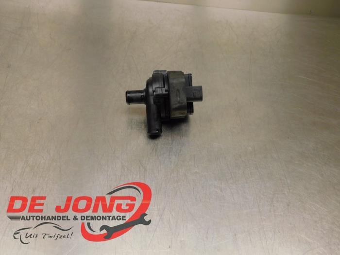 Pompe à eau supplémentaire d'un Mercedes B-Klasse, Autos : Pièces & Accessoires, Climatisation & Chauffage, Mercedes-Benz, Utilisé