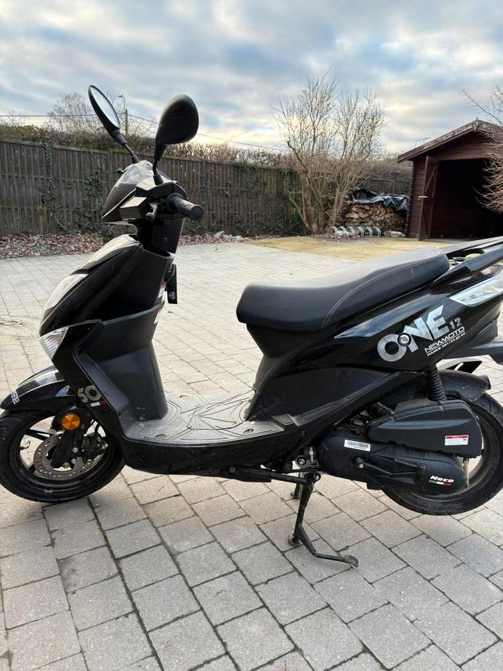 Scooter Neco one 12, Fietsen en Brommers, Snorfietsen en Snorscooters, Zo goed als nieuw, Overige merken, Benzine, Ophalen