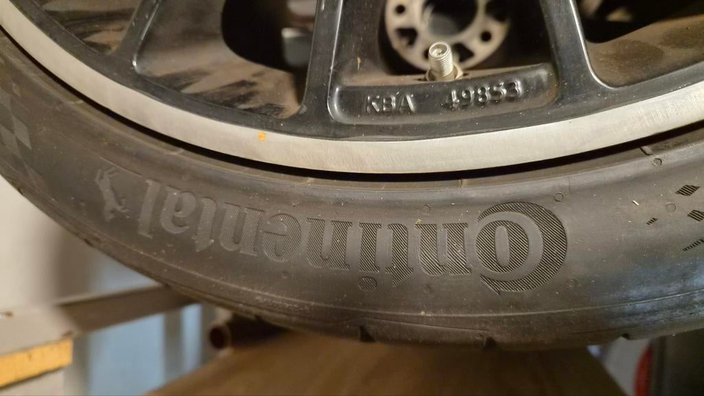 Mercedes velgen met banden, Ophalen