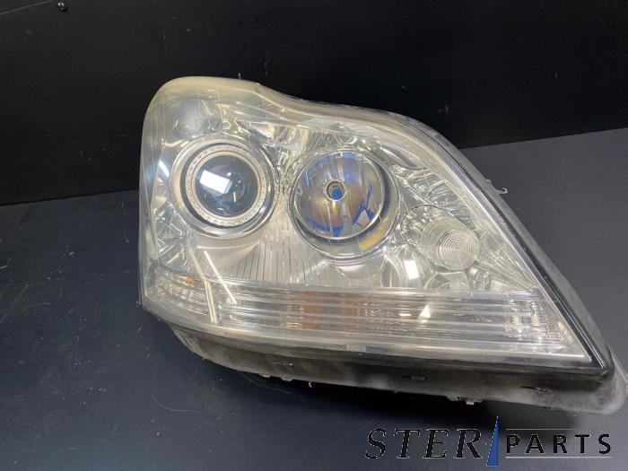Phare droit d'un Mercedes ML-Klasse, Autos : Pièces & Accessoires, Éclairage, Mercedes-Benz, Utilisé, 3 mois de garantie, Enlèvement ou Envoi