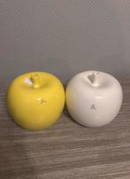 Twee decoratieve keramieken appels (J-Line, geel en wit), Ophalen of Verzenden, Zo goed als nieuw