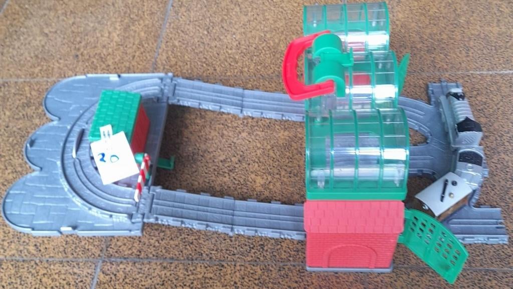 thomas de trein treinstation met extra wagentjes, Ophalen of Verzenden, Gebruikt