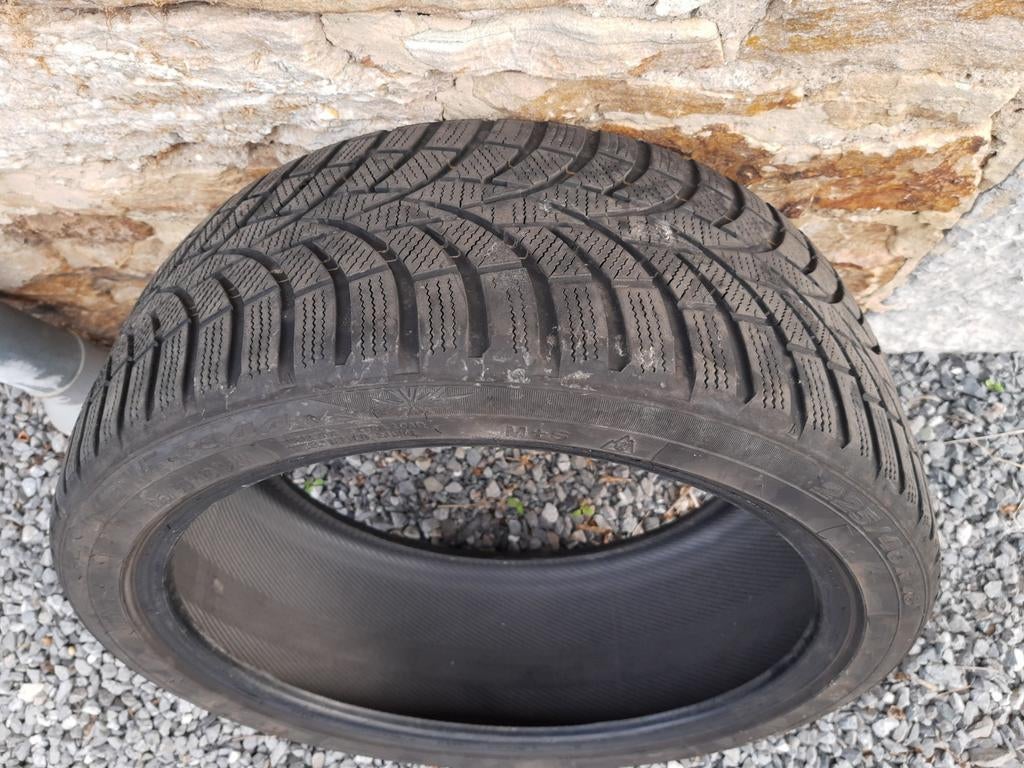 1 pneu HIVER 225/40 R18 92 W Toyo Observe S944, Enlèvement