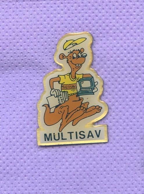 Pins Kangourou Multisav Ab713, Verzamelen, Speldjes, Pins en Buttons, Verzenden, Zo goed als nieuw, Dier of Natuur, Speldje of Pin