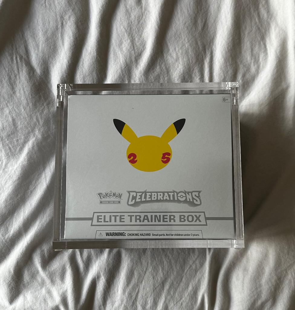 Pokémon Celebrations Elite Trainer Box, Enlèvement, Neuf, Autres types