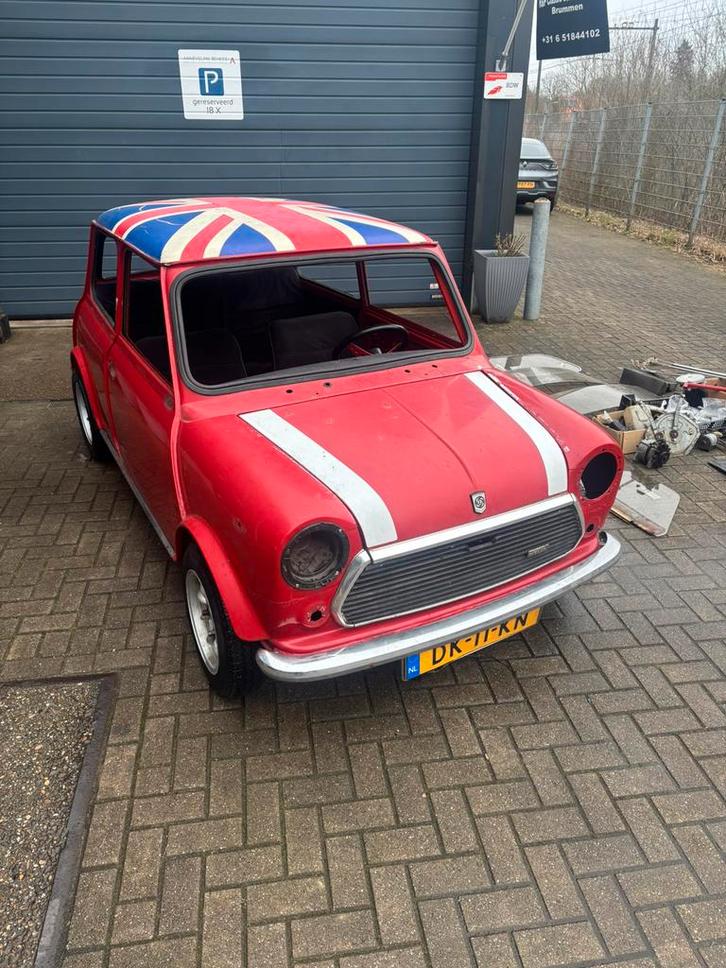 Classic mini 1100 special bouwjaar 1979 met 1275 cc motor, Auto's, Mini, Bedrijf, Benzine, 2 deurs, Handgeschakeld, Rood, Zwart