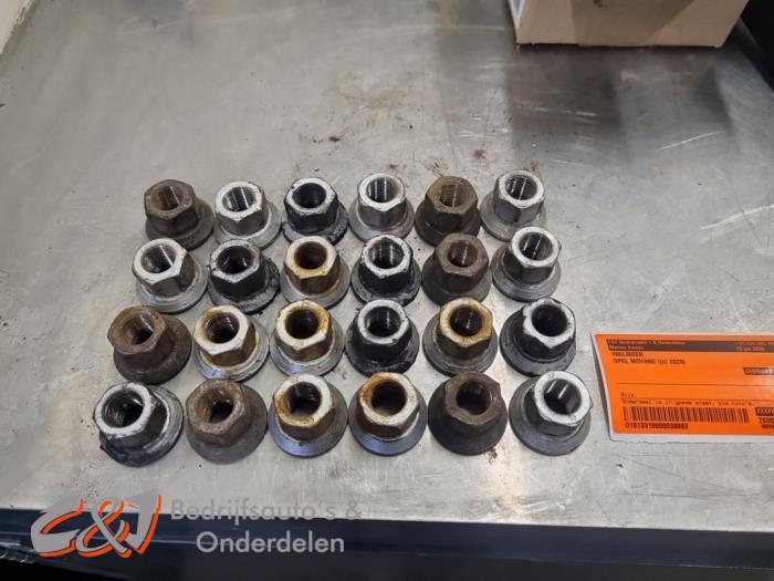 Écrou de roue d'un Opel Movano, Autos : Pièces & Accessoires, Freins & Transmission, Opel, Utilisé, 3 mois de garantie, Enlèvement ou Envoi