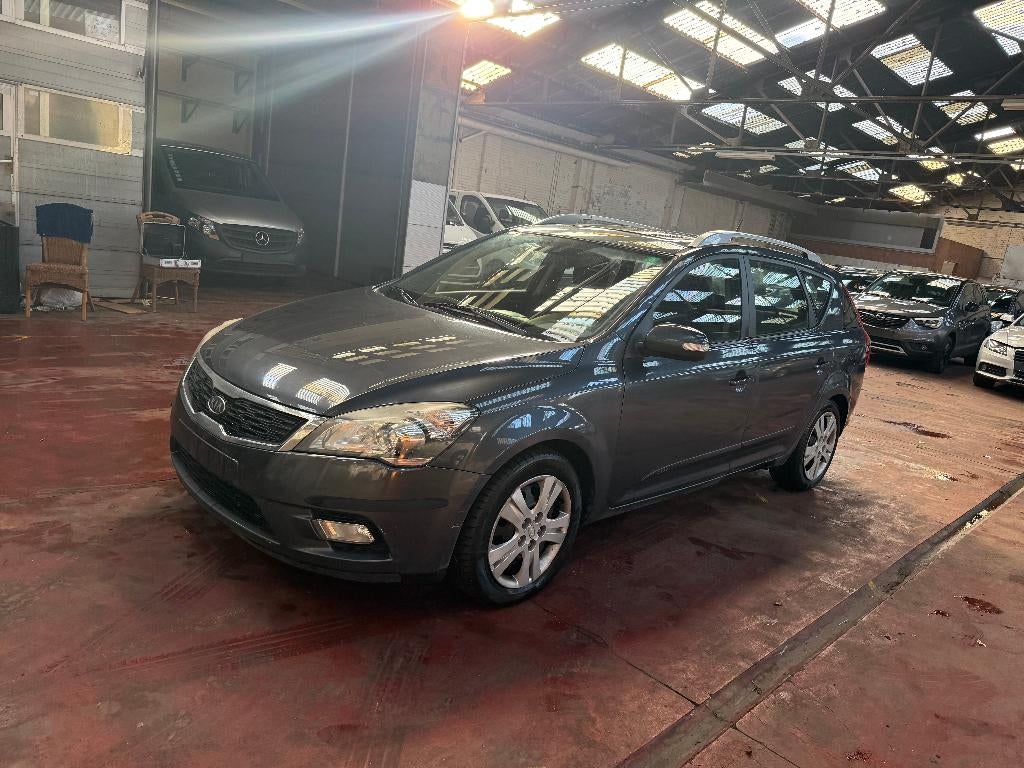 kia Ceed 1.6crdi rijdt goed 340000 km Marktprijzen, Auto's, Bedrijf, Handgeschakeld, Zilver of Grijs, Airbags