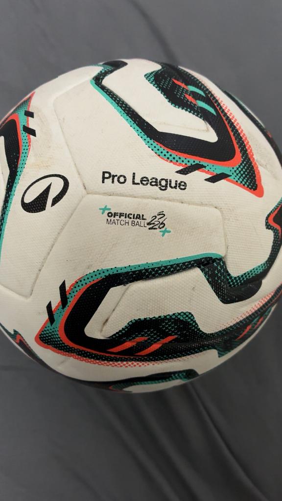 Ballon match ( anderlecht - cercle de bruges), Sports & Fitness, Enlèvement ou Envoi, Comme neuf, Ballon