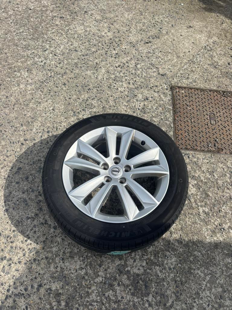 Volvo Velgnen met banden 17 inch, Auto-onderdelen, Banden en Velgen, Ophalen