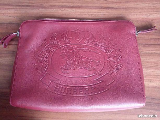 Pochette Burberry en cuir rouge bordeaux, Bijoux, Sacs & Beauté, Sacs | Sacs à bandoulière, Comme neuf, Autres marques, Rouge