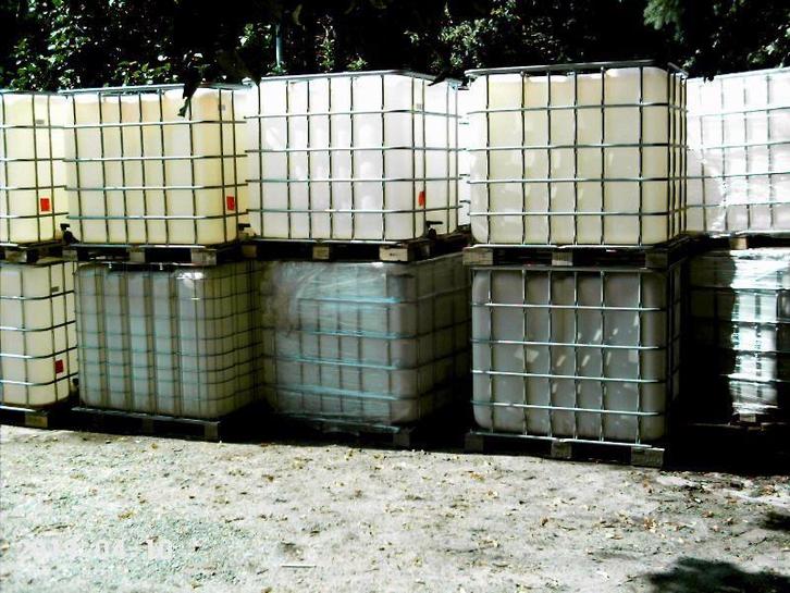 Watervaten op plastieken pallet , ibc containers 1000L, Tuin en Terras, Regentonnen, Zo goed als nieuw, Ophalen