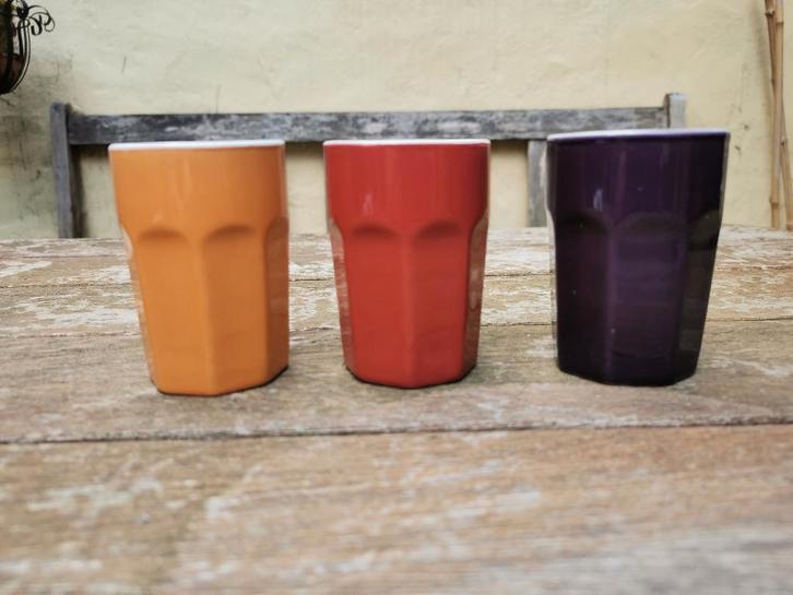 Set van 3 mokka of expresso kopjes, prijs/set. Vintage kleur, Maison & Meubles, Cuisine | Vaisselle, Comme neuf, Tasse(s) et/ou soucoupe(s)