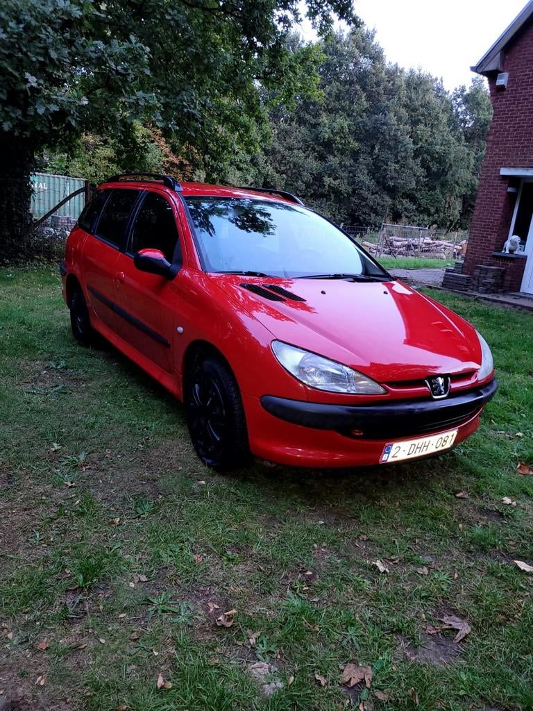 Peugeot 205sw Ferrari kleur 2003, Auto's, Particulier, Trekhaak, Te koop, Benzine